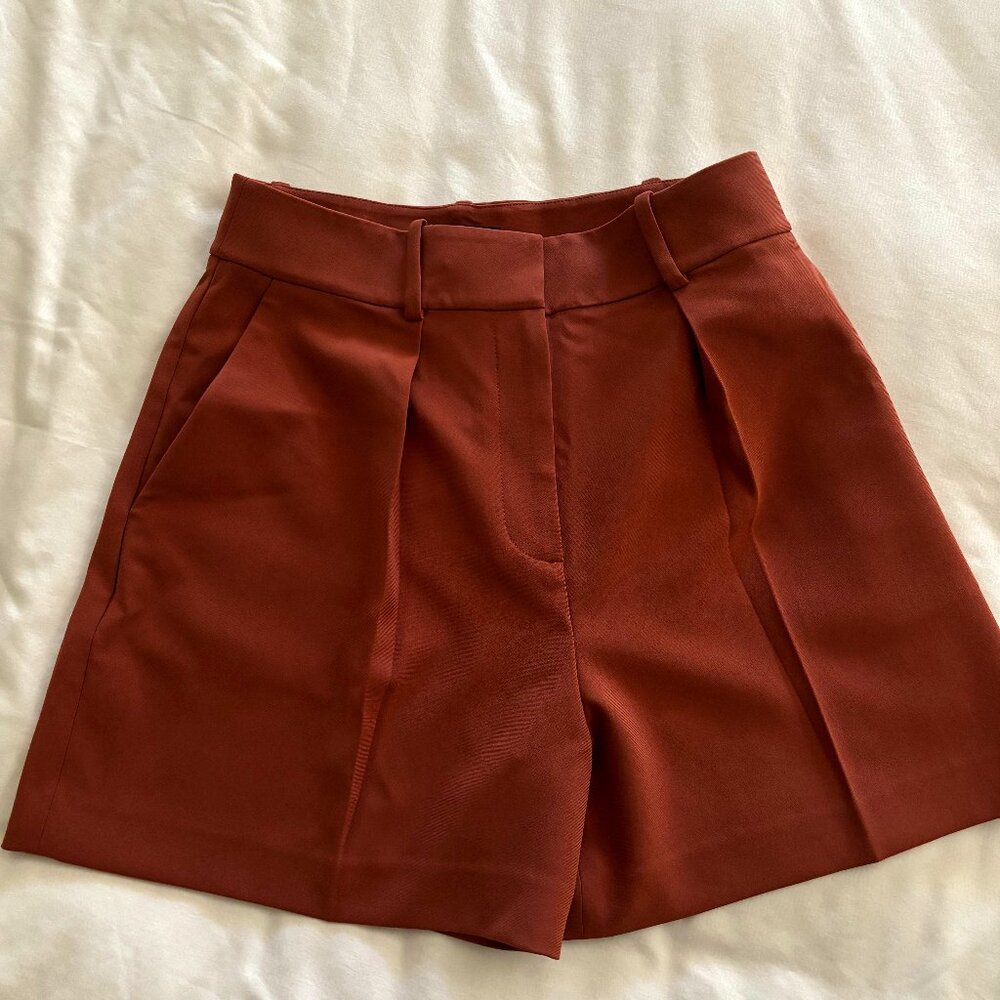 THEORY pleated shorts. New with tags